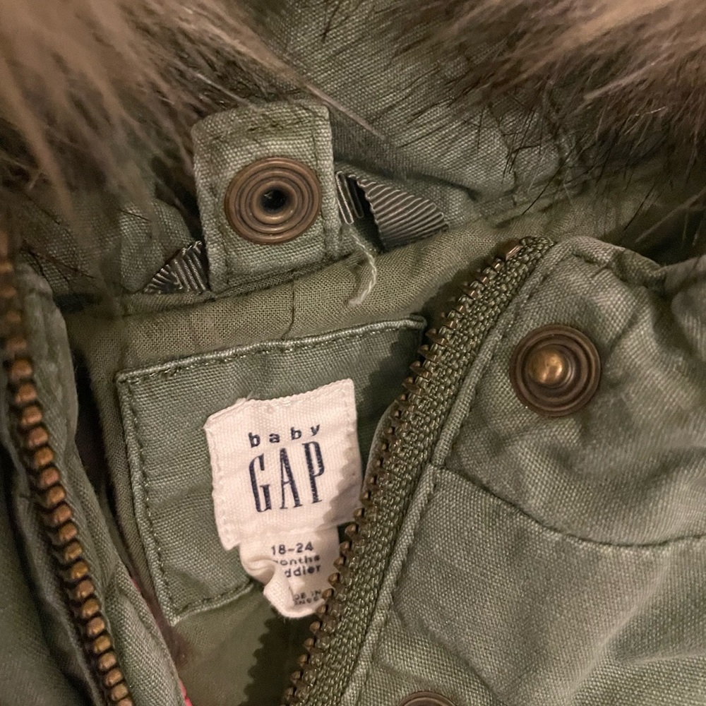 Baby girl Green Parker jacket with fur on the hood !!